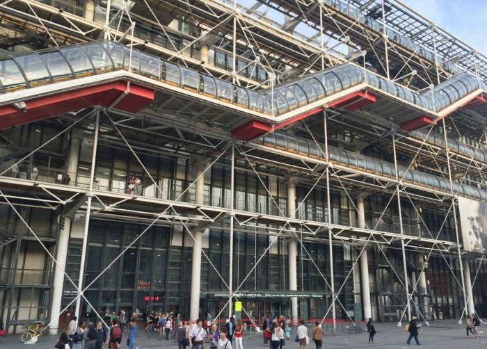 HDRtist HDR - http://www.ohanaware.com/hdrtist/